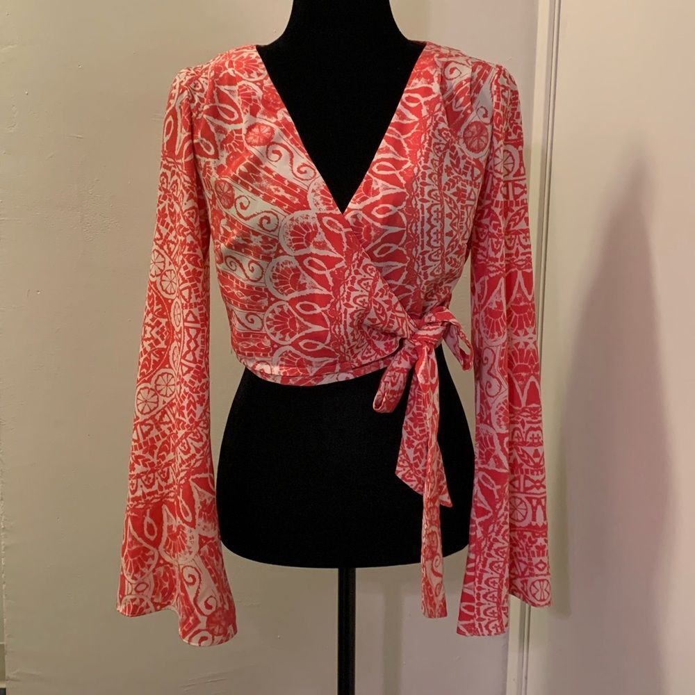BOBBI ROCCO Bell Sleeve Cropped Blouse - Picture 2 of 7